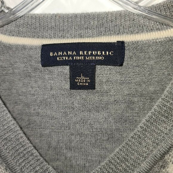 Banana Republic Extra Fine Merino Wool Gray & Cream Argyle Sweater Size Large - Picture 3 of 4